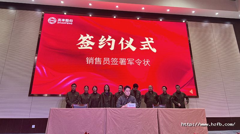 10-總經(jīng)理簽約.jpg